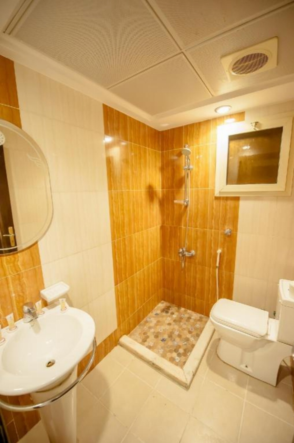 Sadan Plaza Hotel Image 18